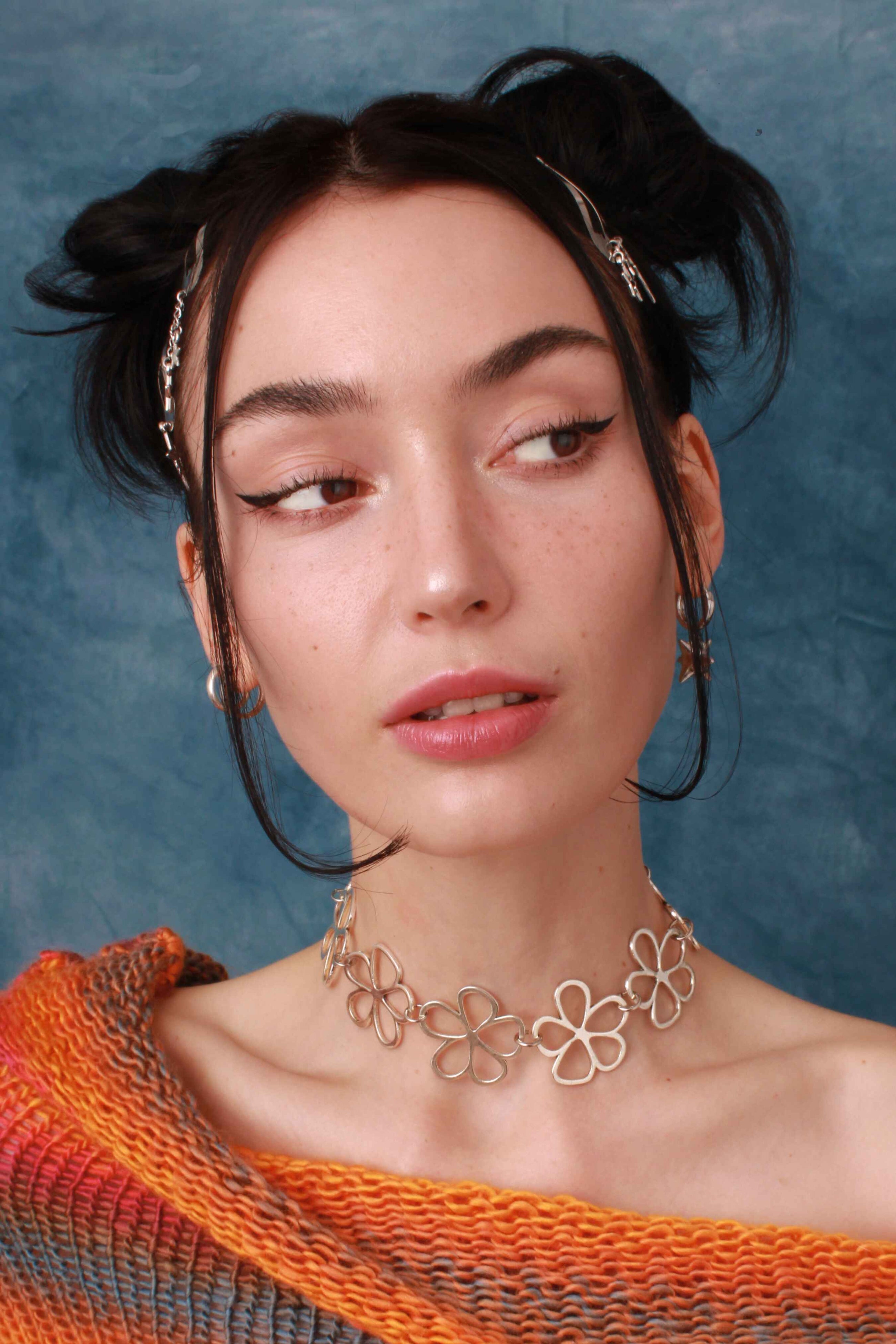 Daisy Flower Choker.