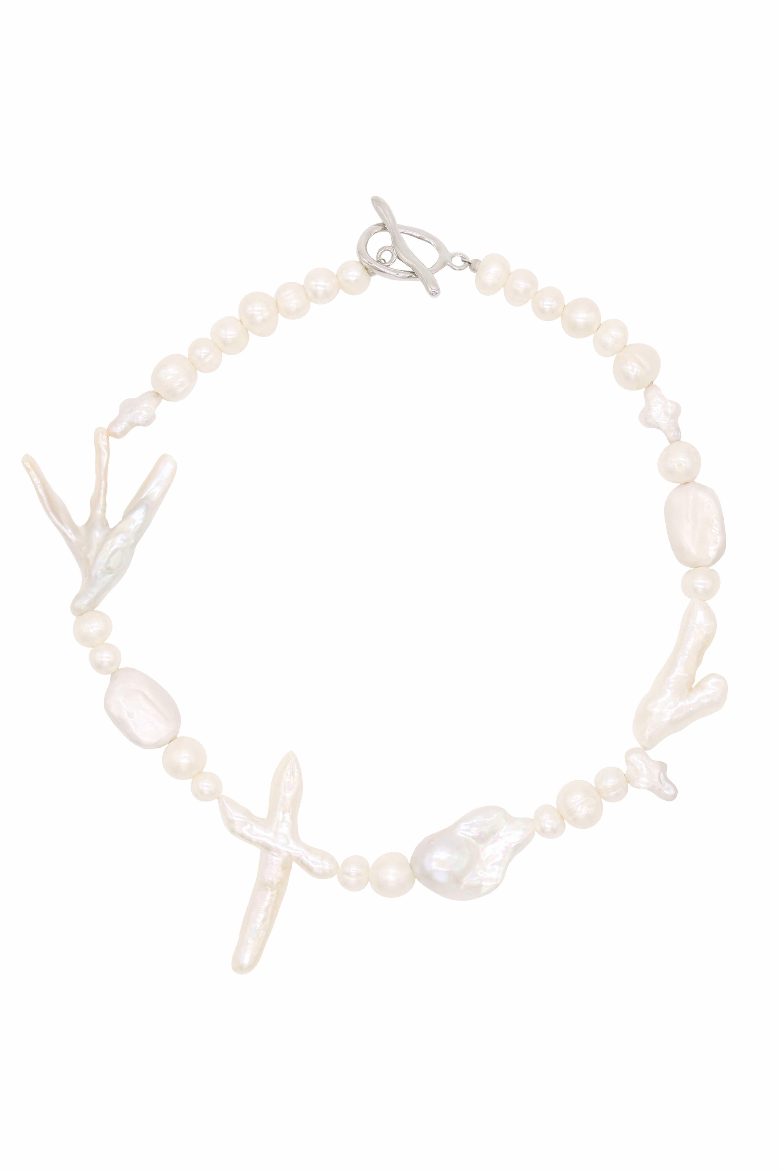 Irregular Pearls Necklace.