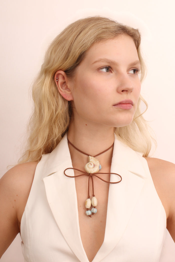 Seashell Tie Suede Necklace Brown