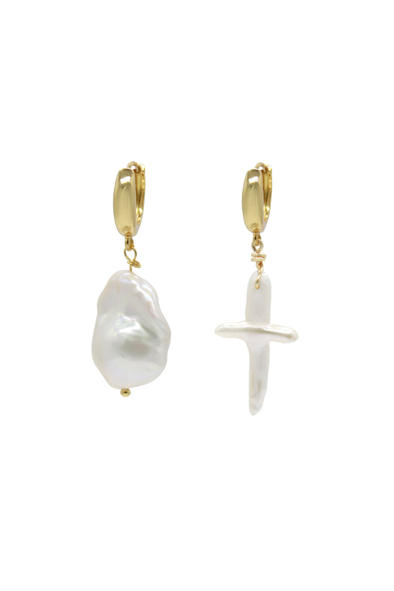 Irregular Pearls Gold Earrings.